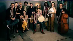 Die Musiker des kanadischen Ensembles Kuné stammen aus vielen Kulturen. Ihr neues Album enthält eine Sammlung großartiger Stücke. In allen kommt die Sorge um die Zukunft des Planeten zum Ausdruck.